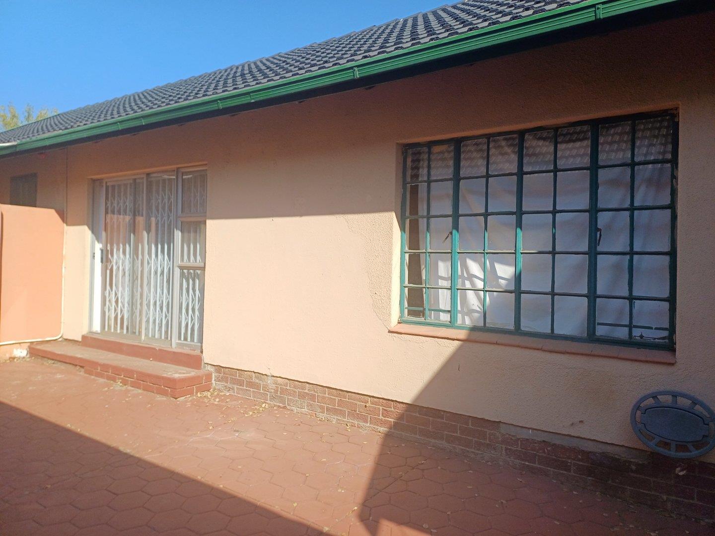 2 Bedroom Apartment / flat to rent in Glen Marais 19 David Street