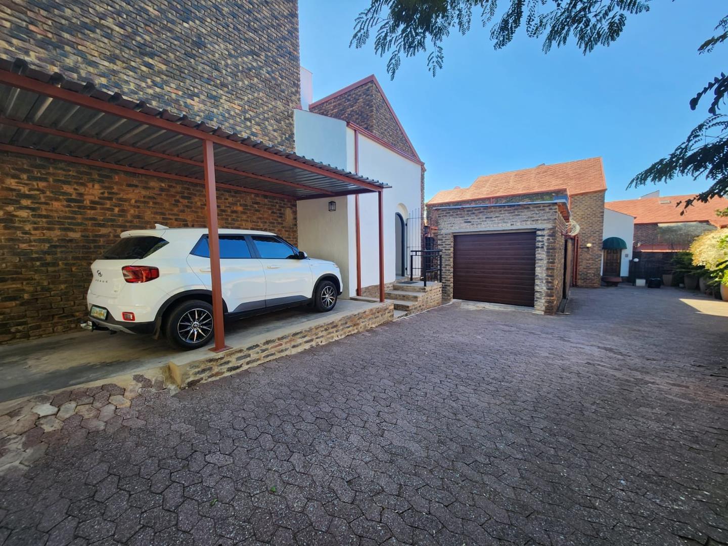 4 Bedroom House to rent in Menlo Park 7, 506 Atterbury Road P24