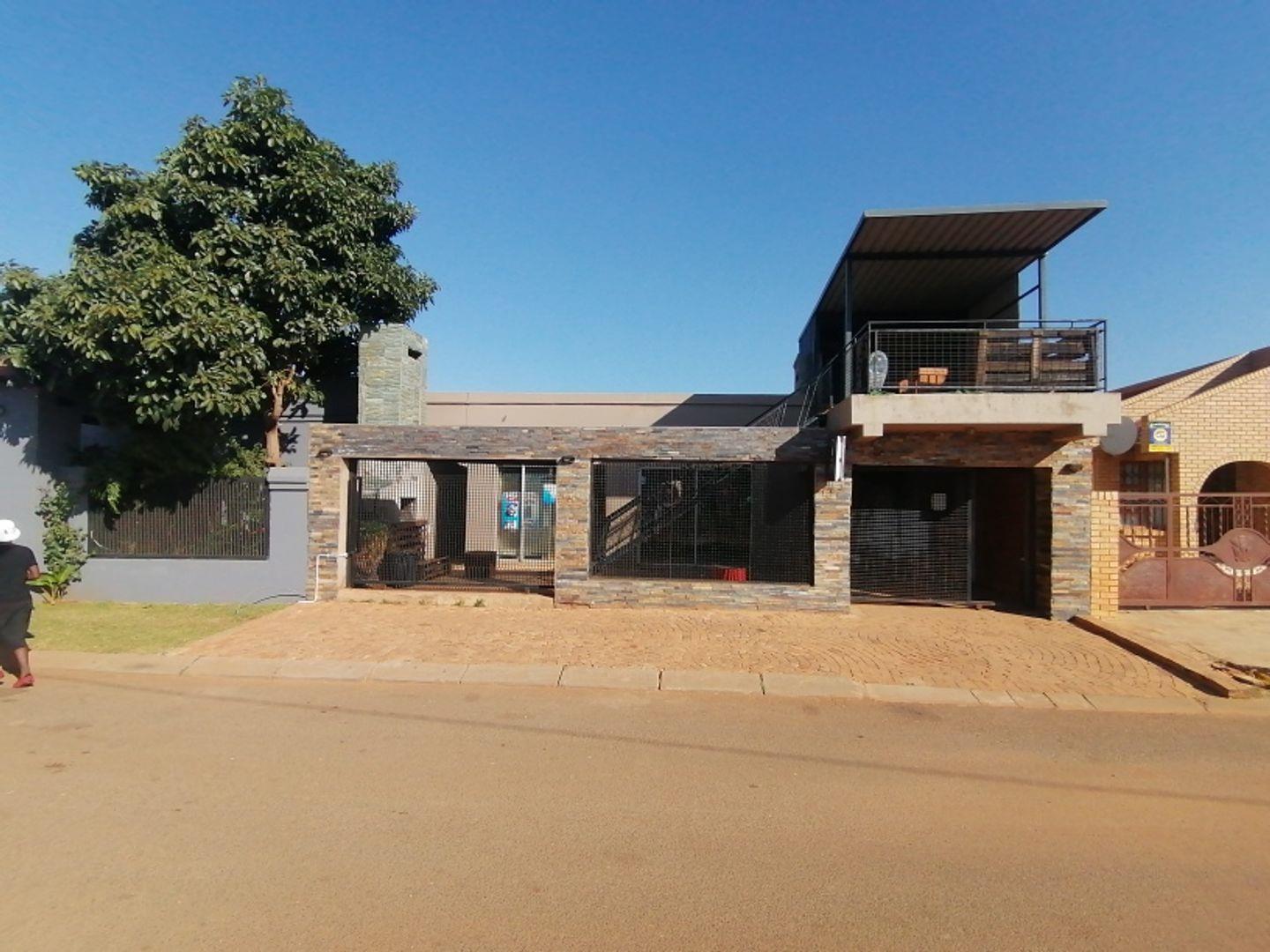 3 Bedroom House for sale in Orange Farm P24114549133
