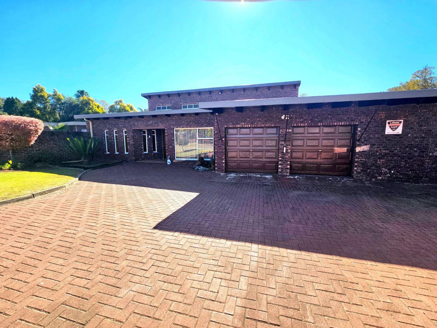 4 Bedroom House for sale in Aviary Hill P24114549294