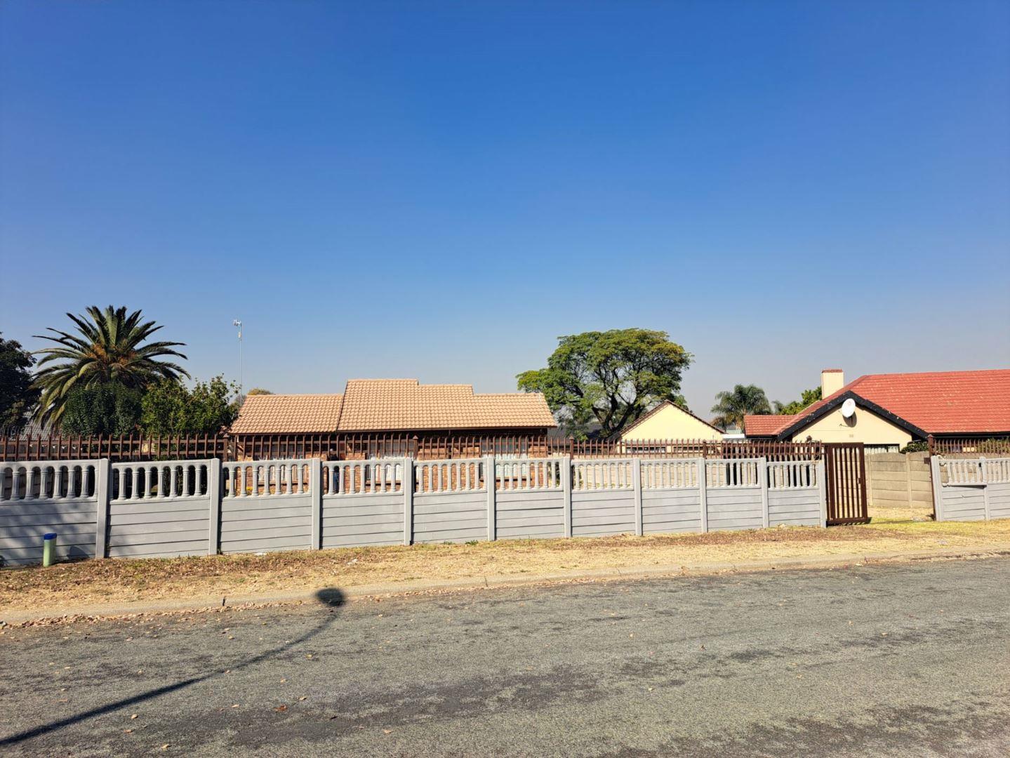 2 Bedroom House to rent in Birchleigh North P24114549356