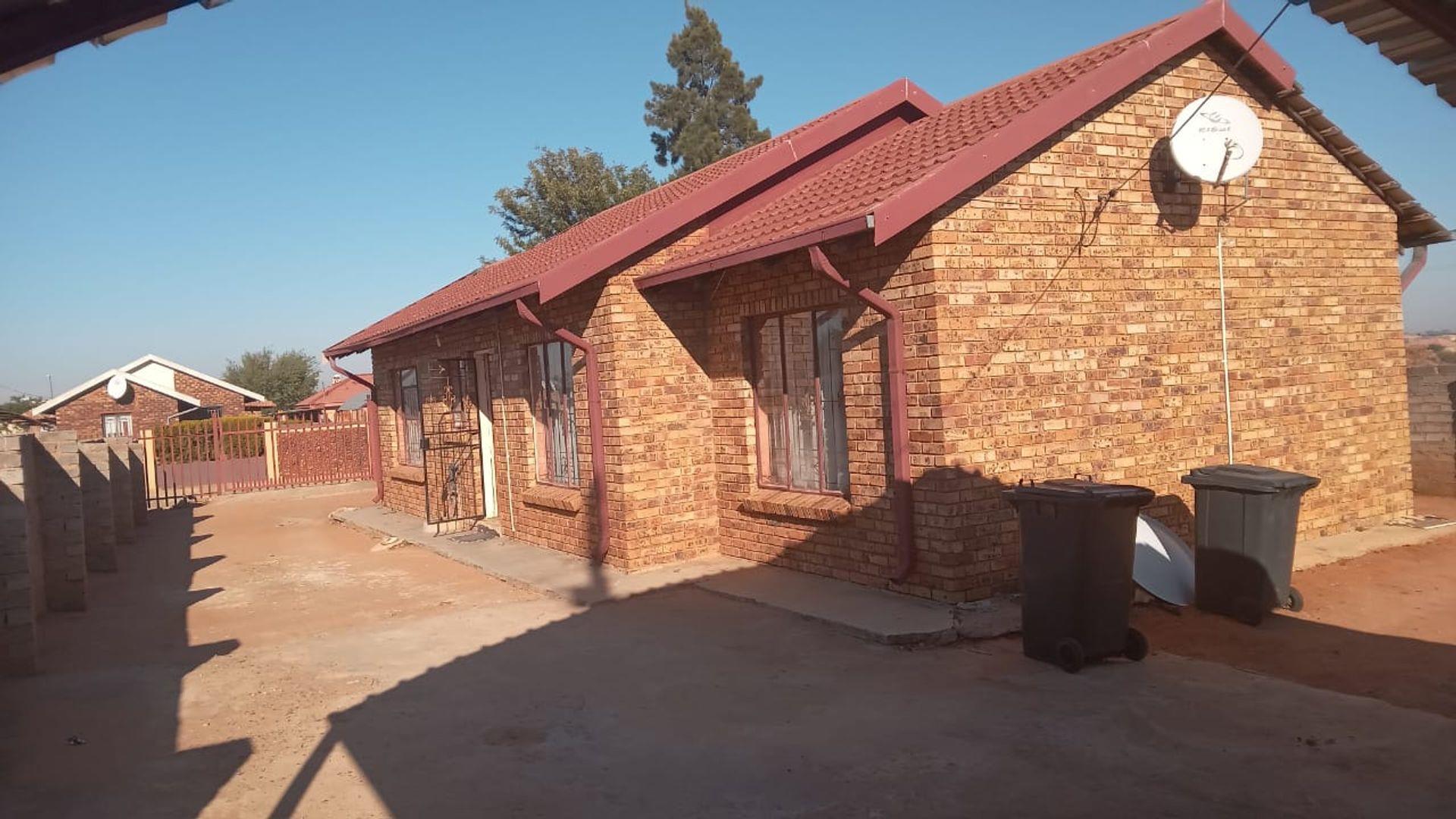 3 Bedroom House for sale in Mmabatho Unit 14 P24114549528