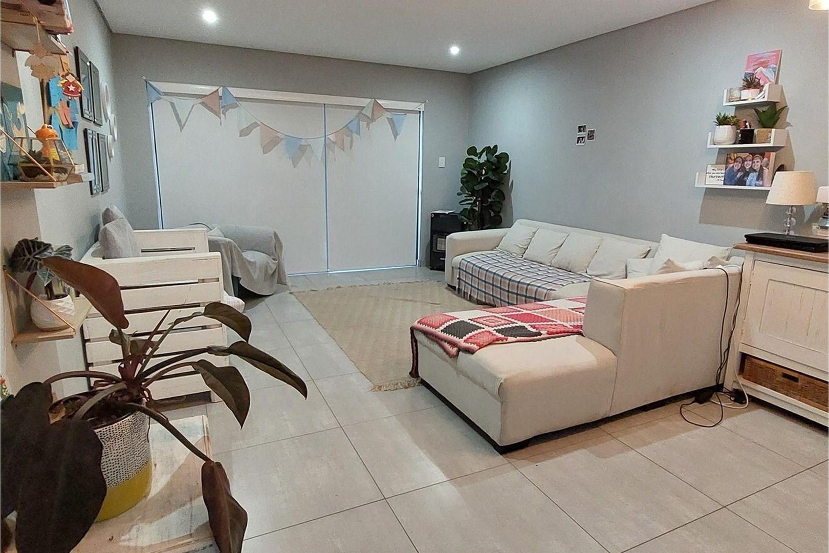 Apartments / flats to rent in Hilton Hilton Property