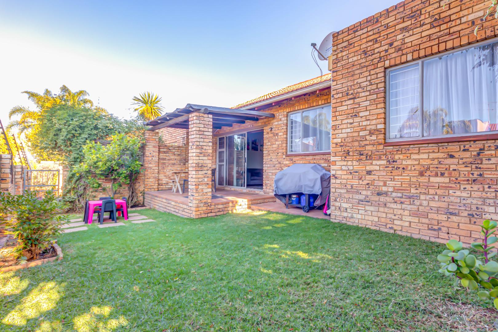 3 Bedroom Townhouse for sale in Sundowner 4 Ss Sunpark Village Two