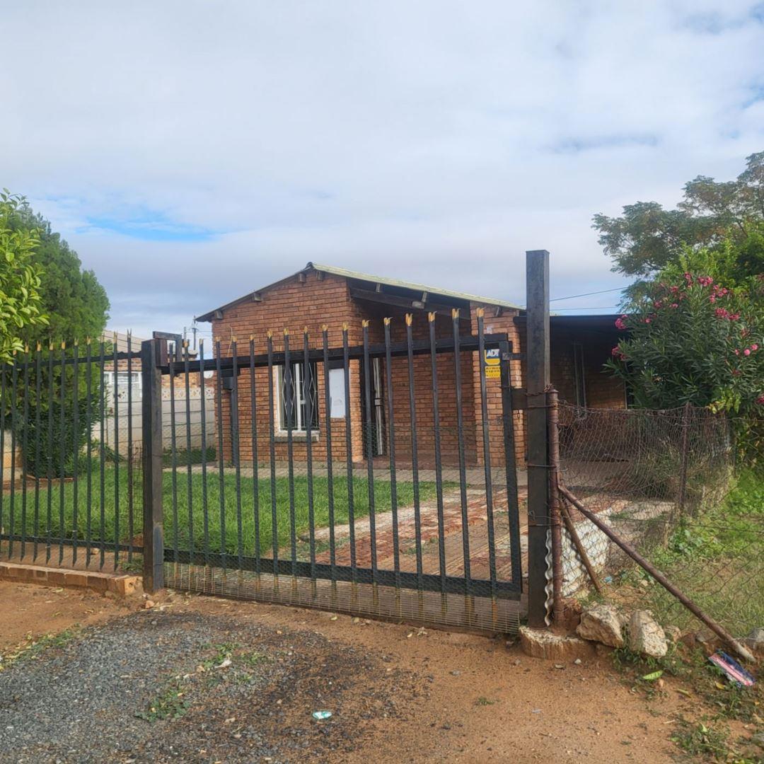 2 Bedroom House for sale in Roodepan 5 Hyacinth Street P24114553633