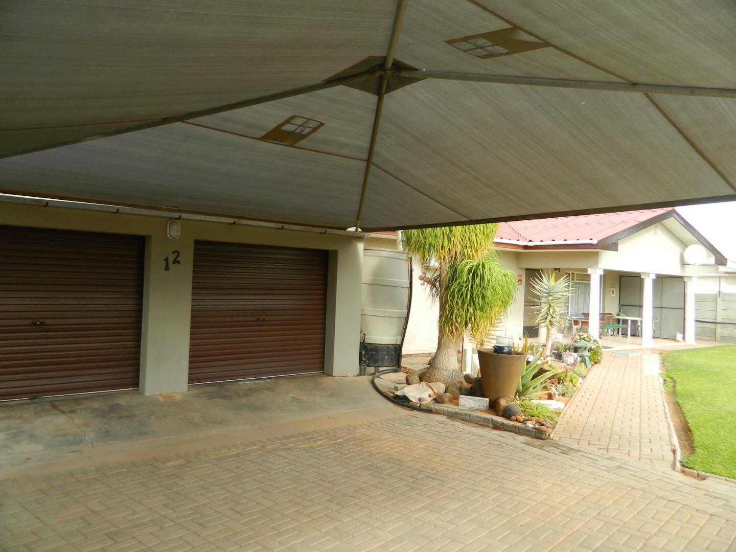 3 Bedroom House for sale in Vanrhynsdorp P24114553202