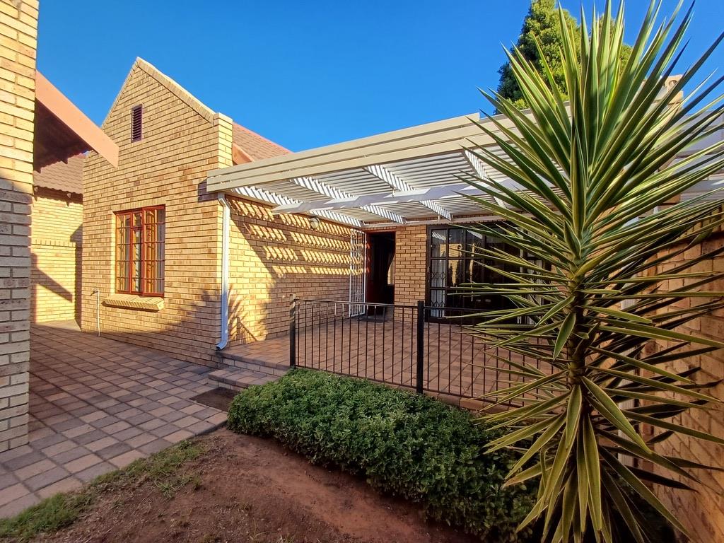 2 Bedroom Townhouse for sale in Pentagon Park 8 Calliope Street P24