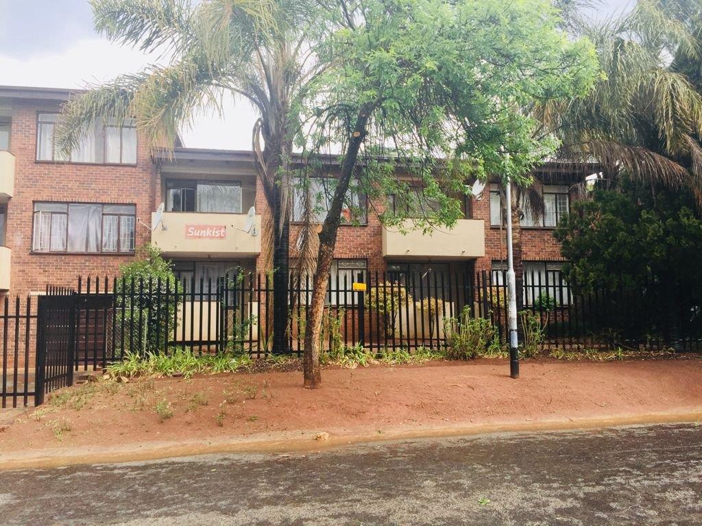 2 Bedroom Apartment / flat for sale in Windsor West 29 Lords Avenue