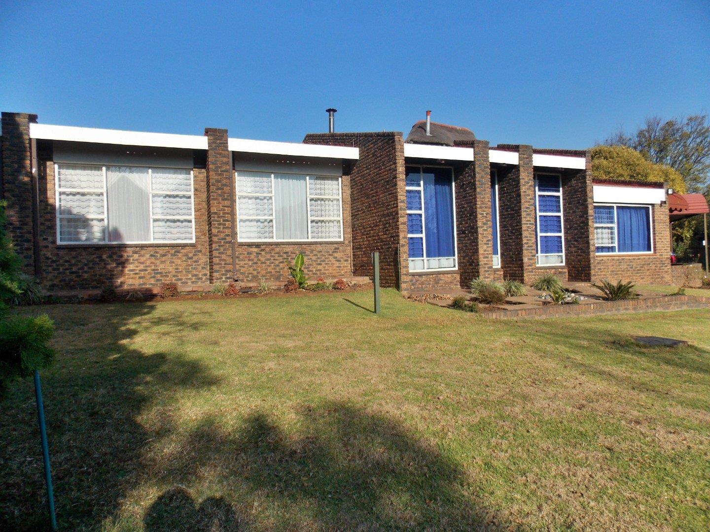 3 Bedroom House for sale in Three Rivers East P24114555286