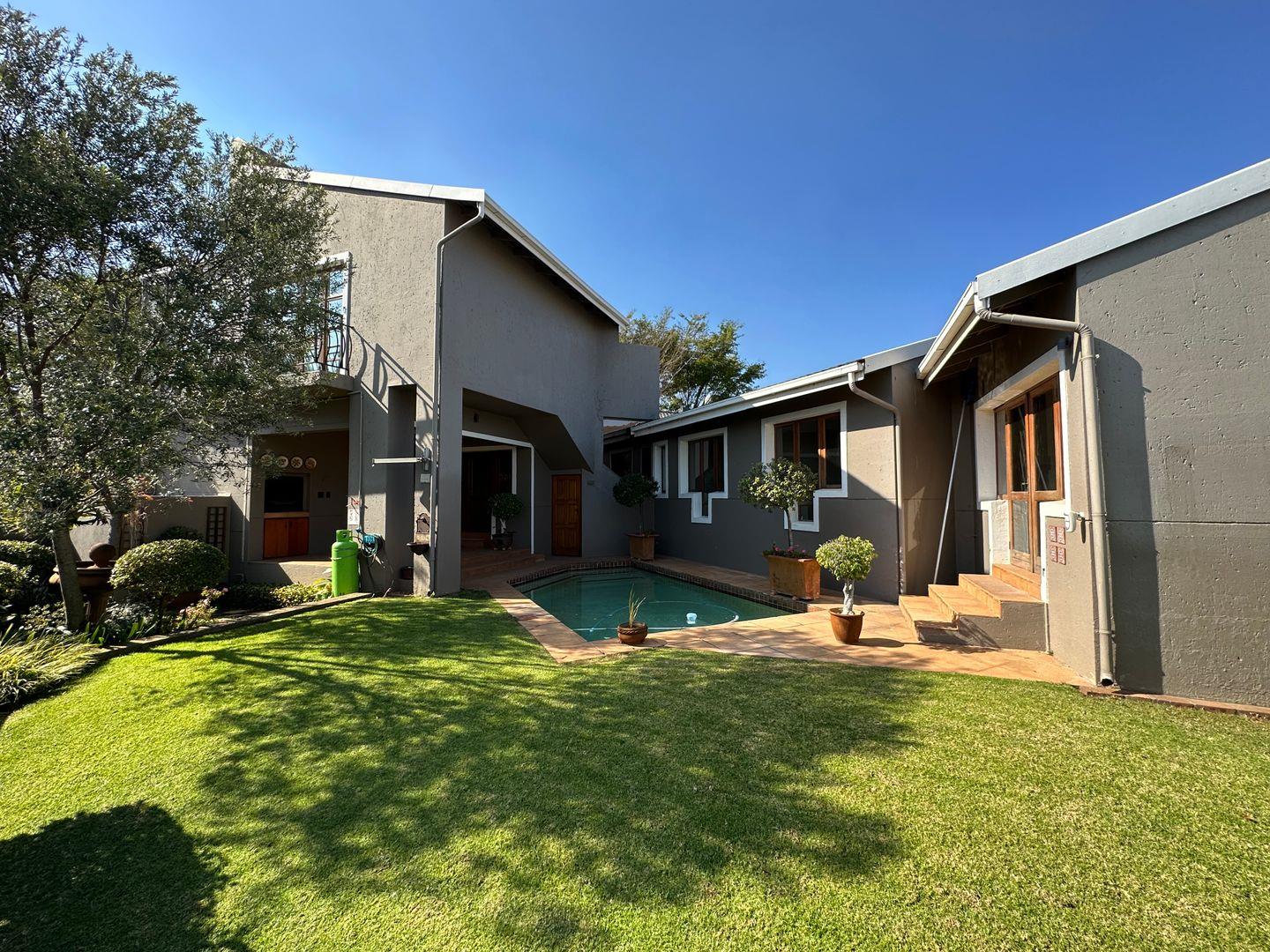 4 Bedroom House to rent in Waterkloof P24114555476