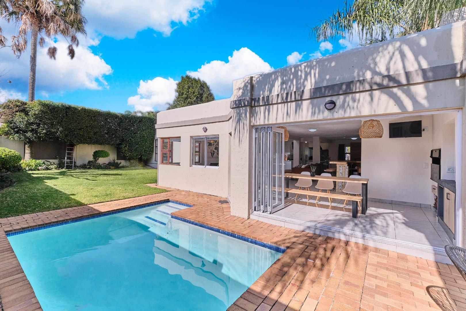 3 Bedroom House for sale in Sunninghill P24114556038