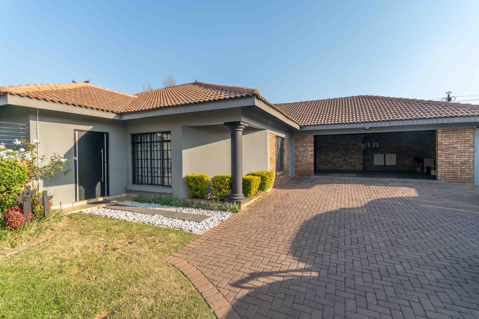 4 Bedroom House to rent in Aerorand P24114651954