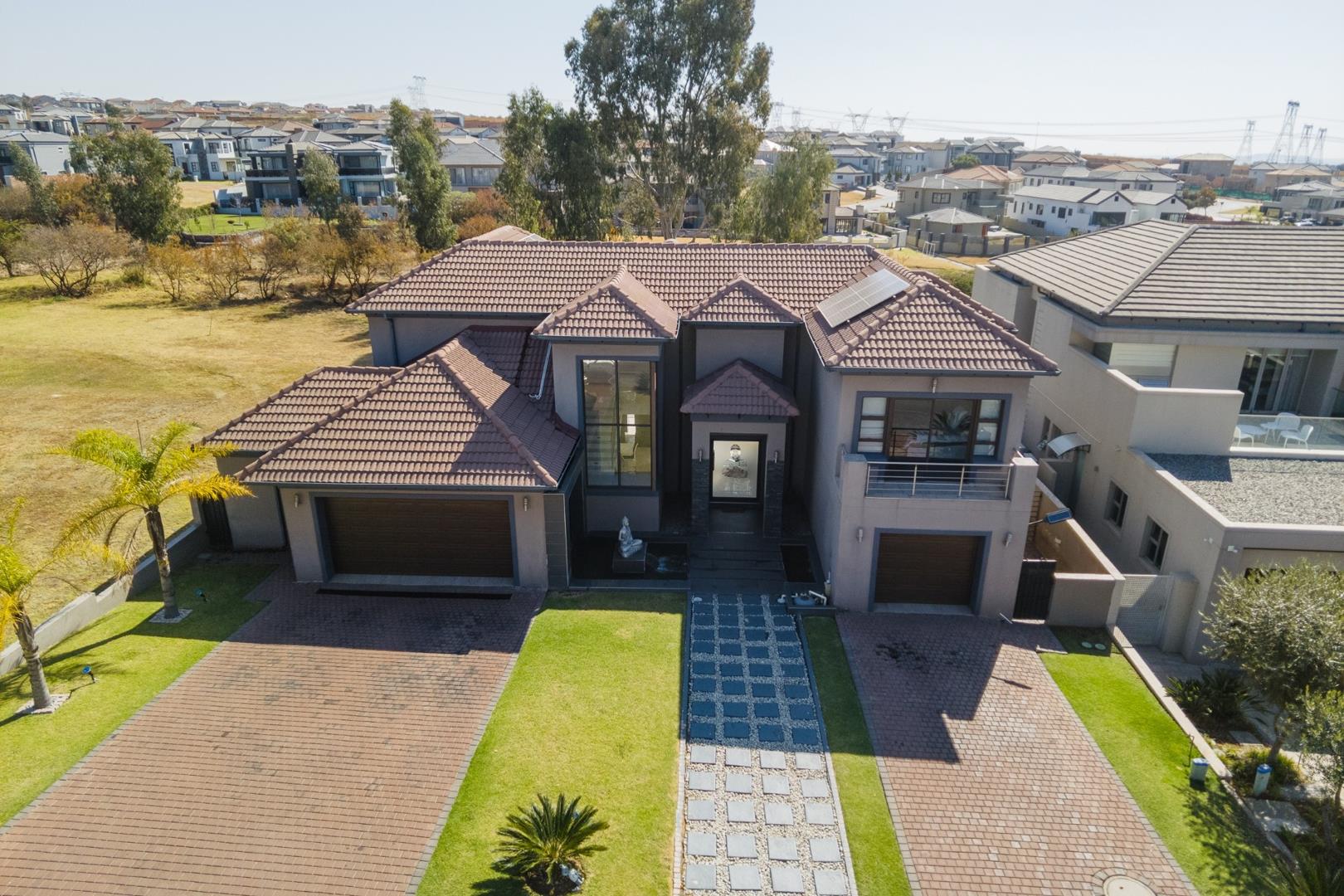 4 Bedroom House for sale in Blue Valley Golf Estate P24114556243