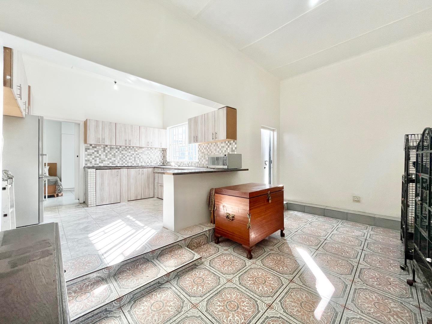 2 Bedroom House for sale in Woodstock 46 Roberts Road, Woodstock