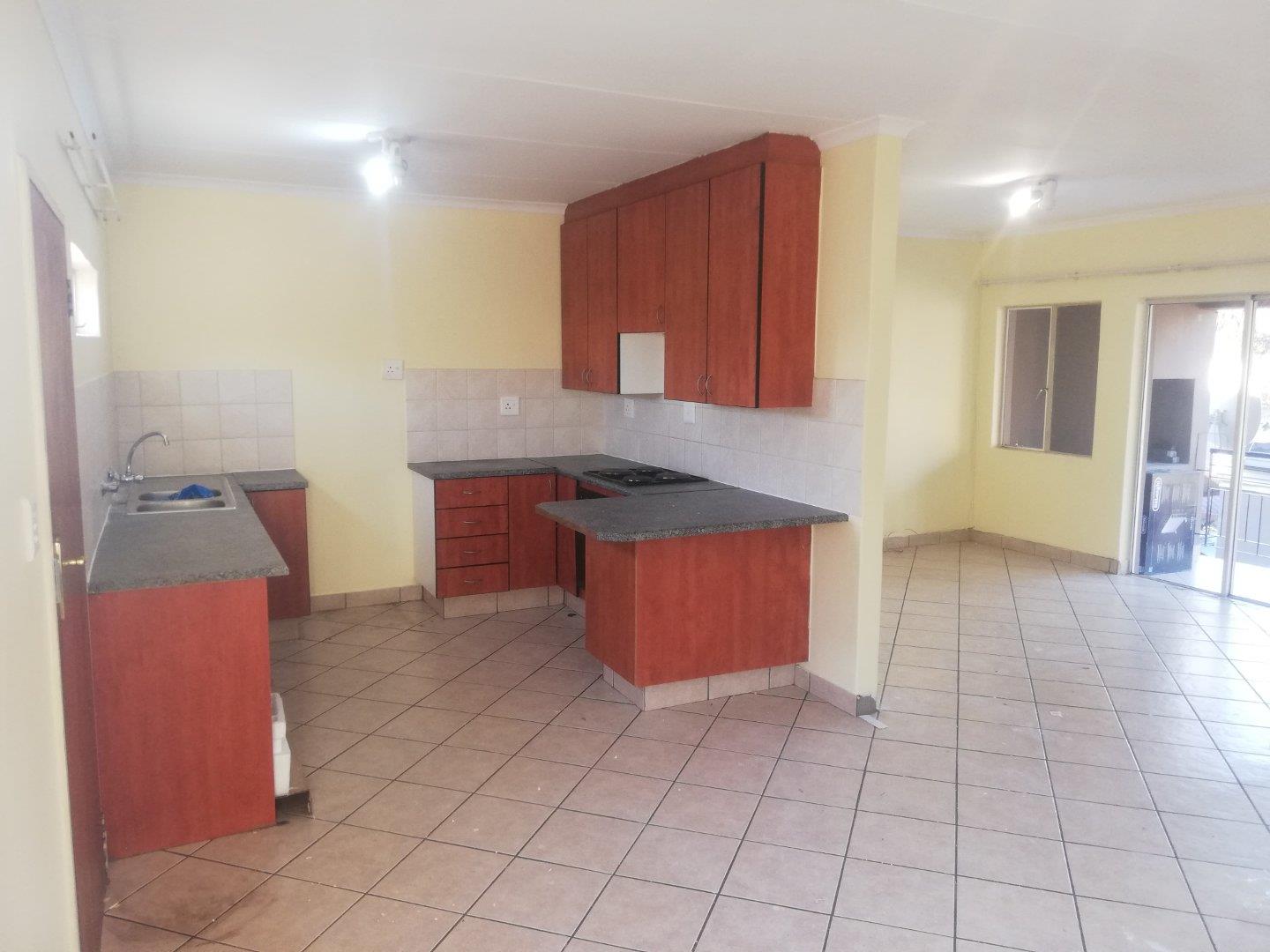 2 Bedroom Townhouse to rent in Vorna Valley P24114557157