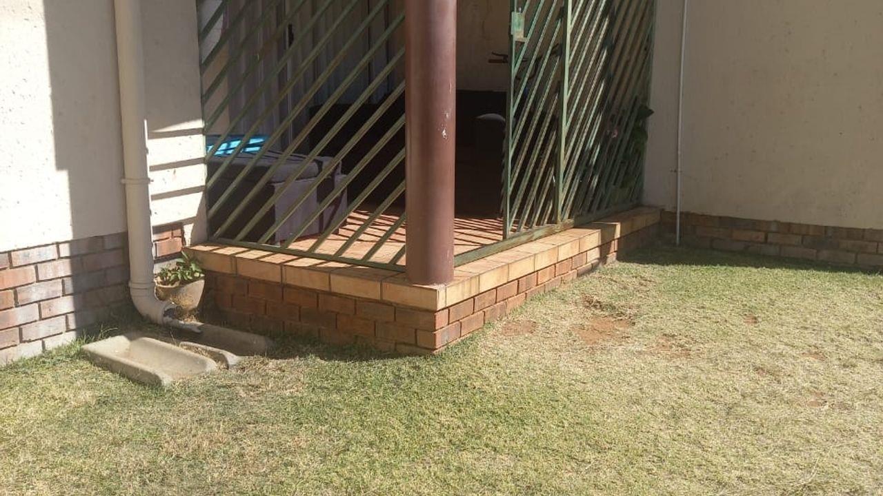 2 Bedroom Townhouse for sale in Meredale 57 Murray Avenue P24114557195