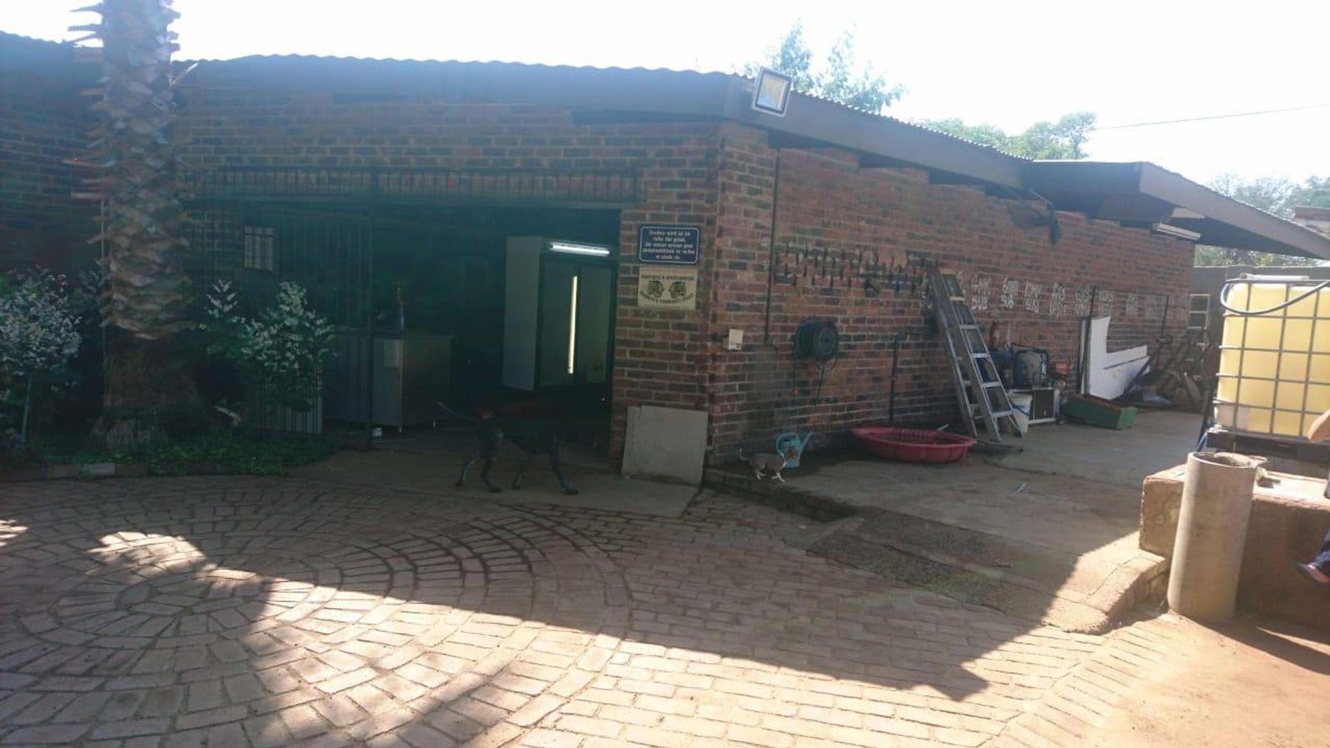 6.5 Bedroom House for sale in Dendron P24114558144