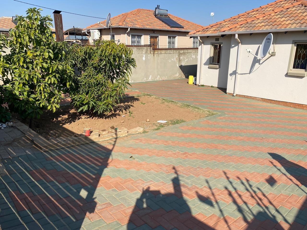 3 Bedroom House for sale in Glenway Estate P24114558207