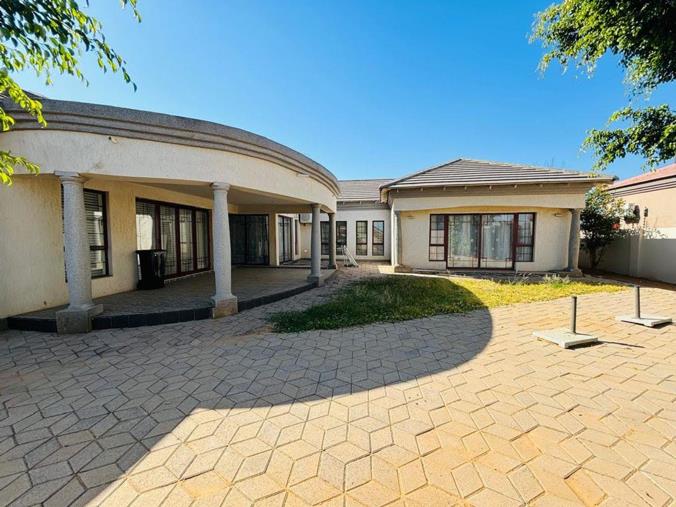 4 Bedroom House for Sale in Phakalane