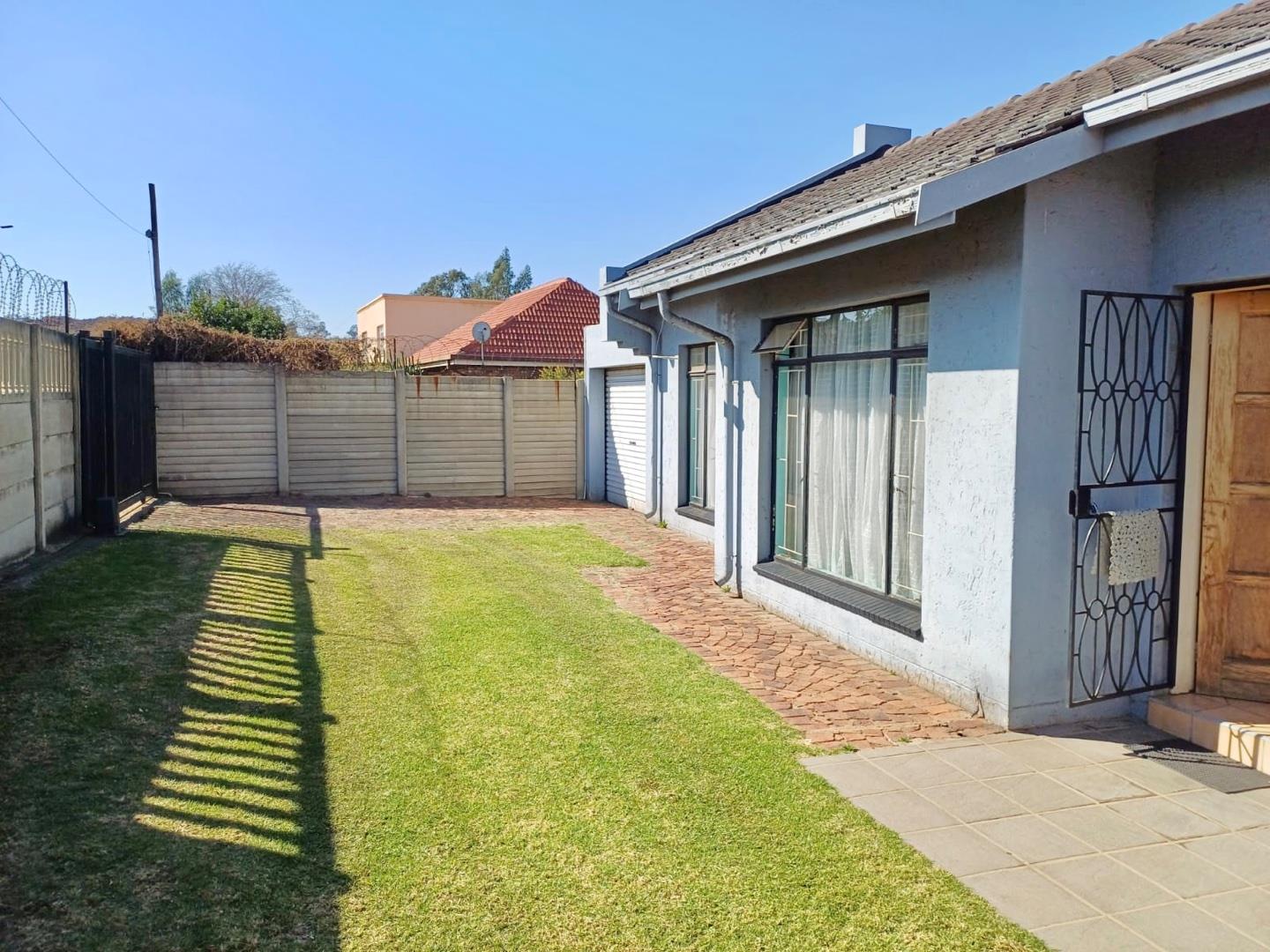 3 Bedroom House for sale in Elsburg P24114558527