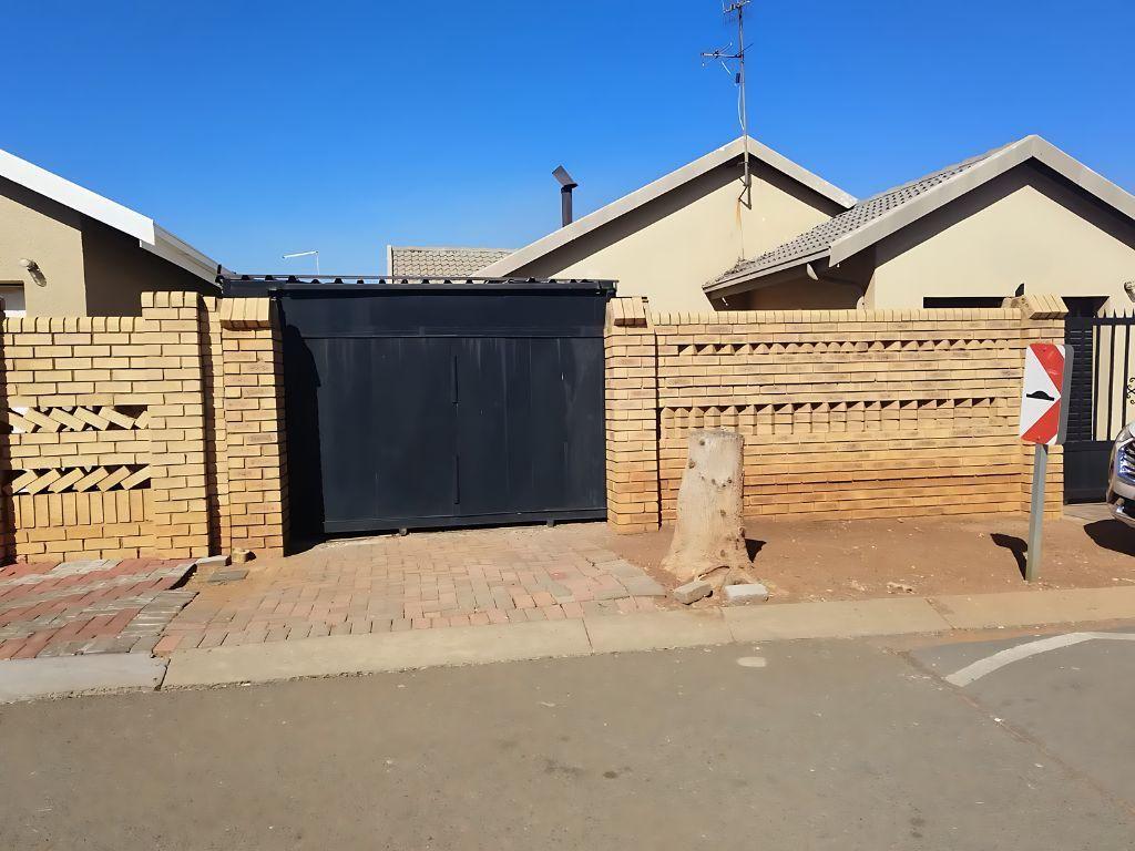 3 Bedroom House to rent in Protea North P24114559512