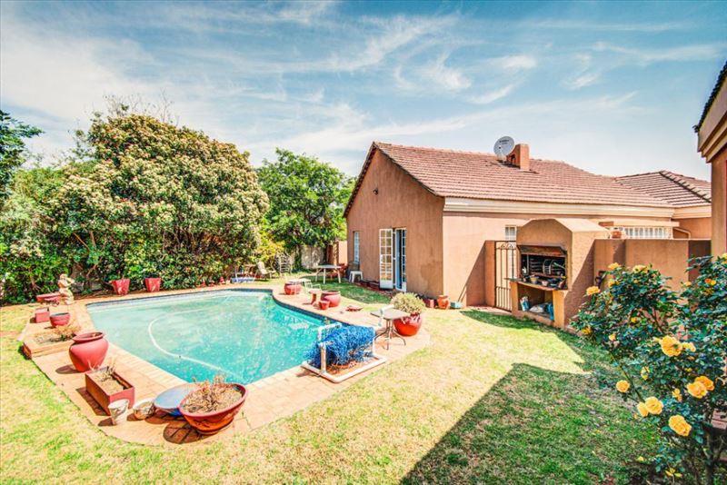 4 Bedroom House for sale in Lakefield 7 Racecourse Road , Lakefield