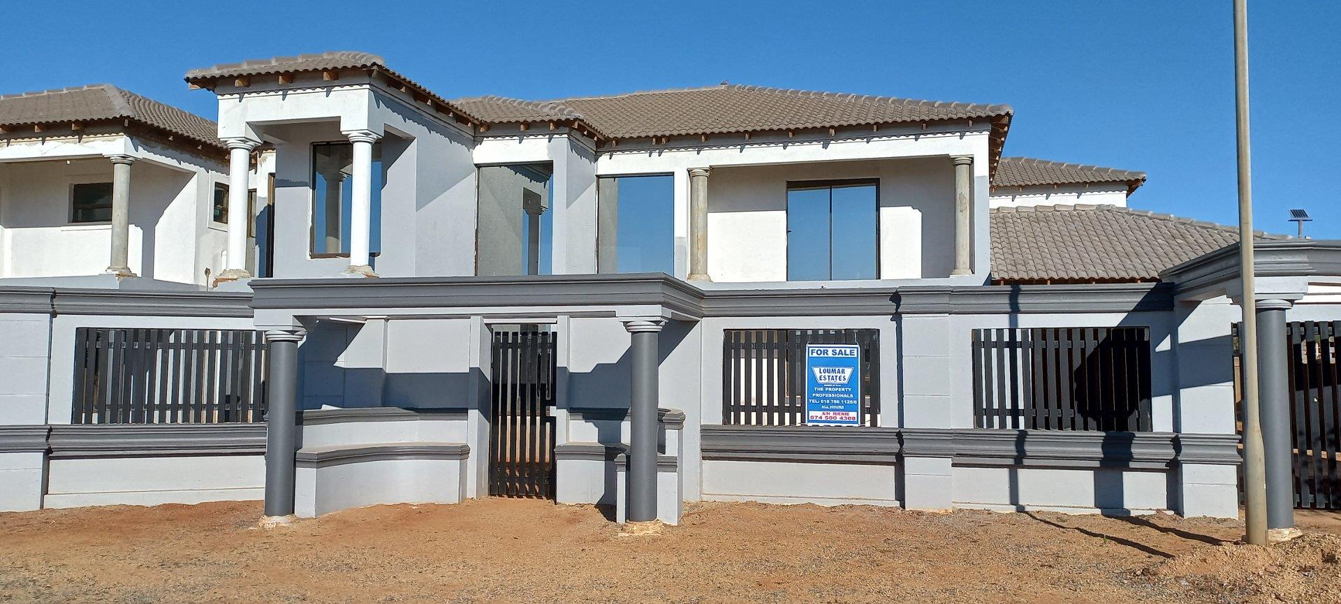 6 Bedroom House for sale in Carletonville Central P24114560511