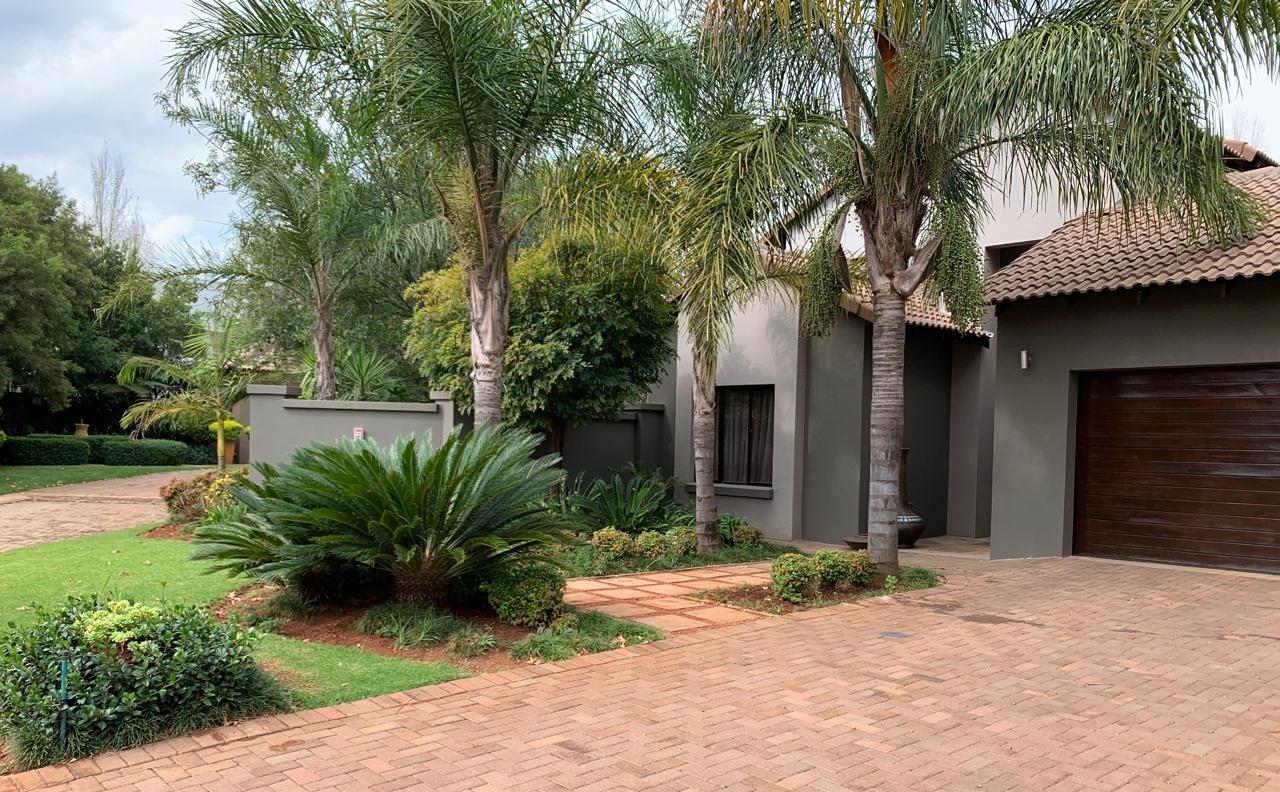 4 Bedroom House for sale in Midfield Estate P24114560738