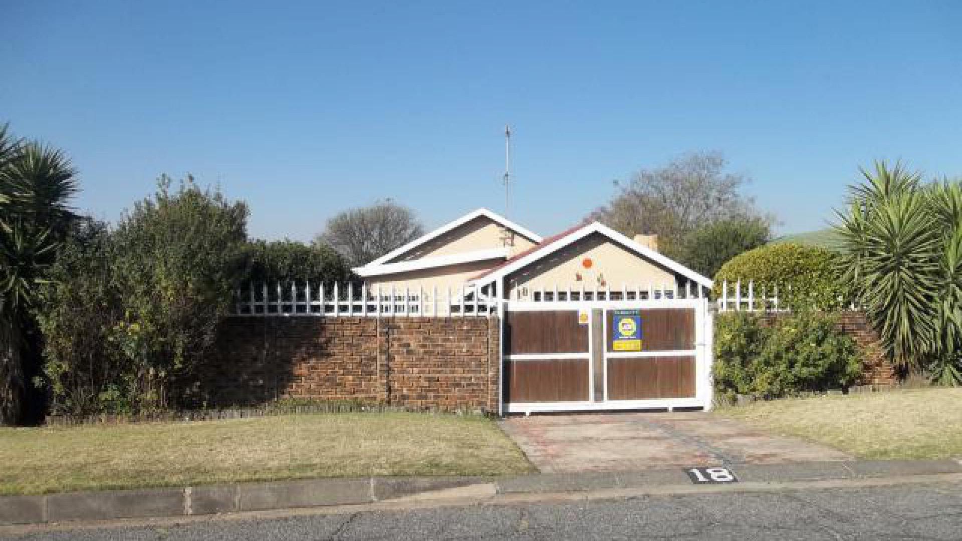 3 Bedroom House for sale in Tulisa Park P24114560819