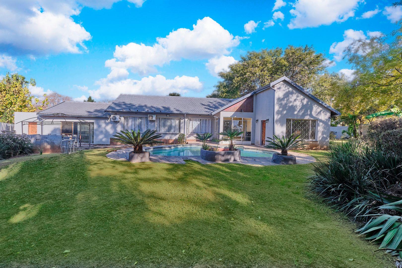 4 Bedroom House for sale in Blairgowrie P24114560901