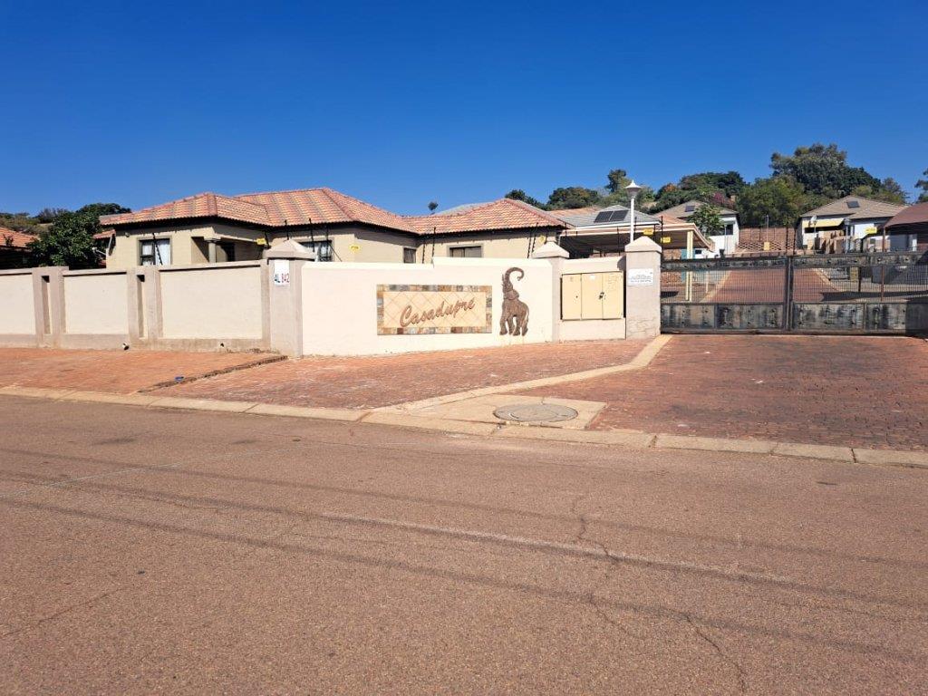 3 Bedroom House for sale in Heatherview P24114561101