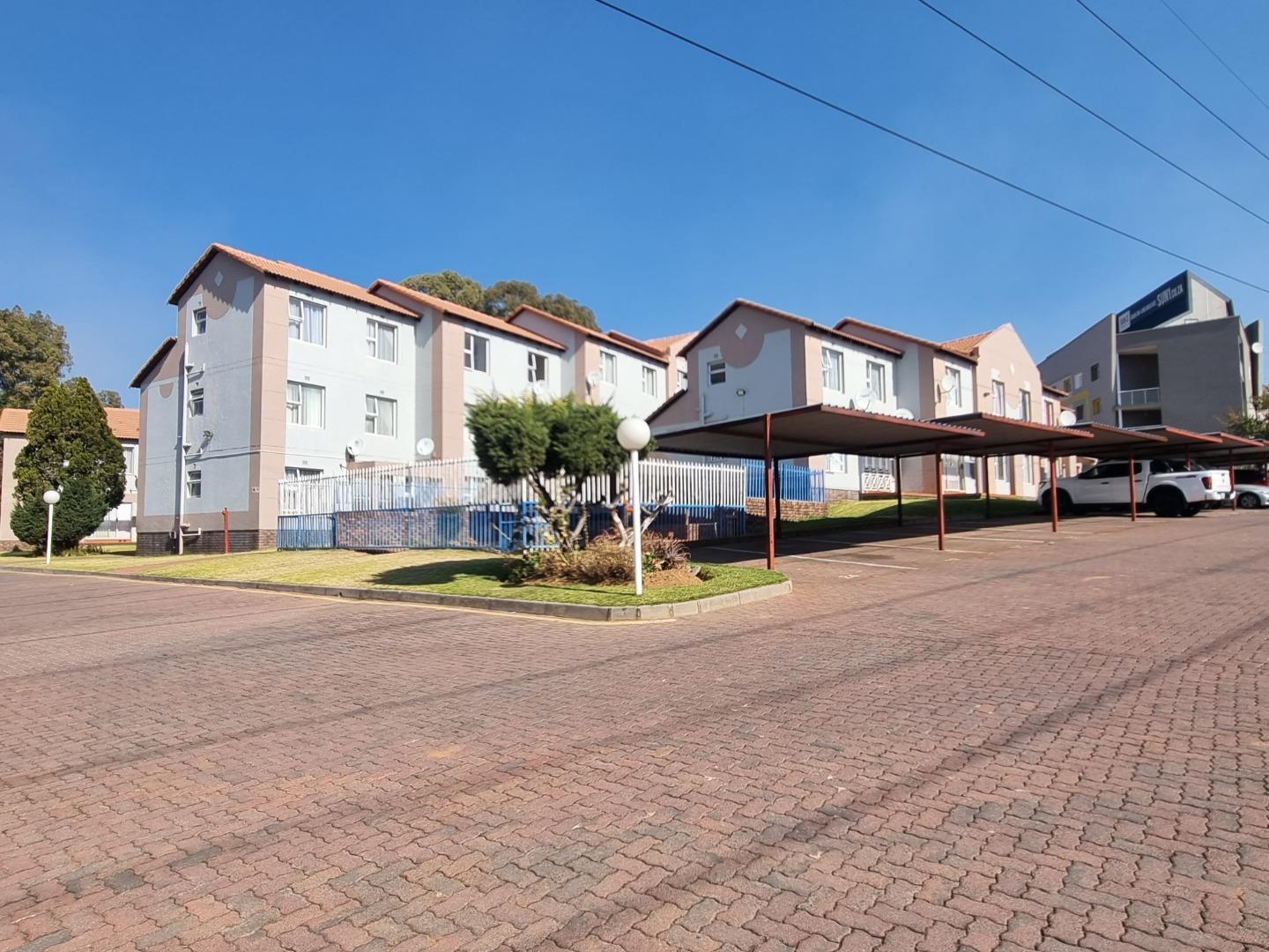 2 Bedroom Townhouse for sale in Meredale 6 Lark and Houtkapper P24