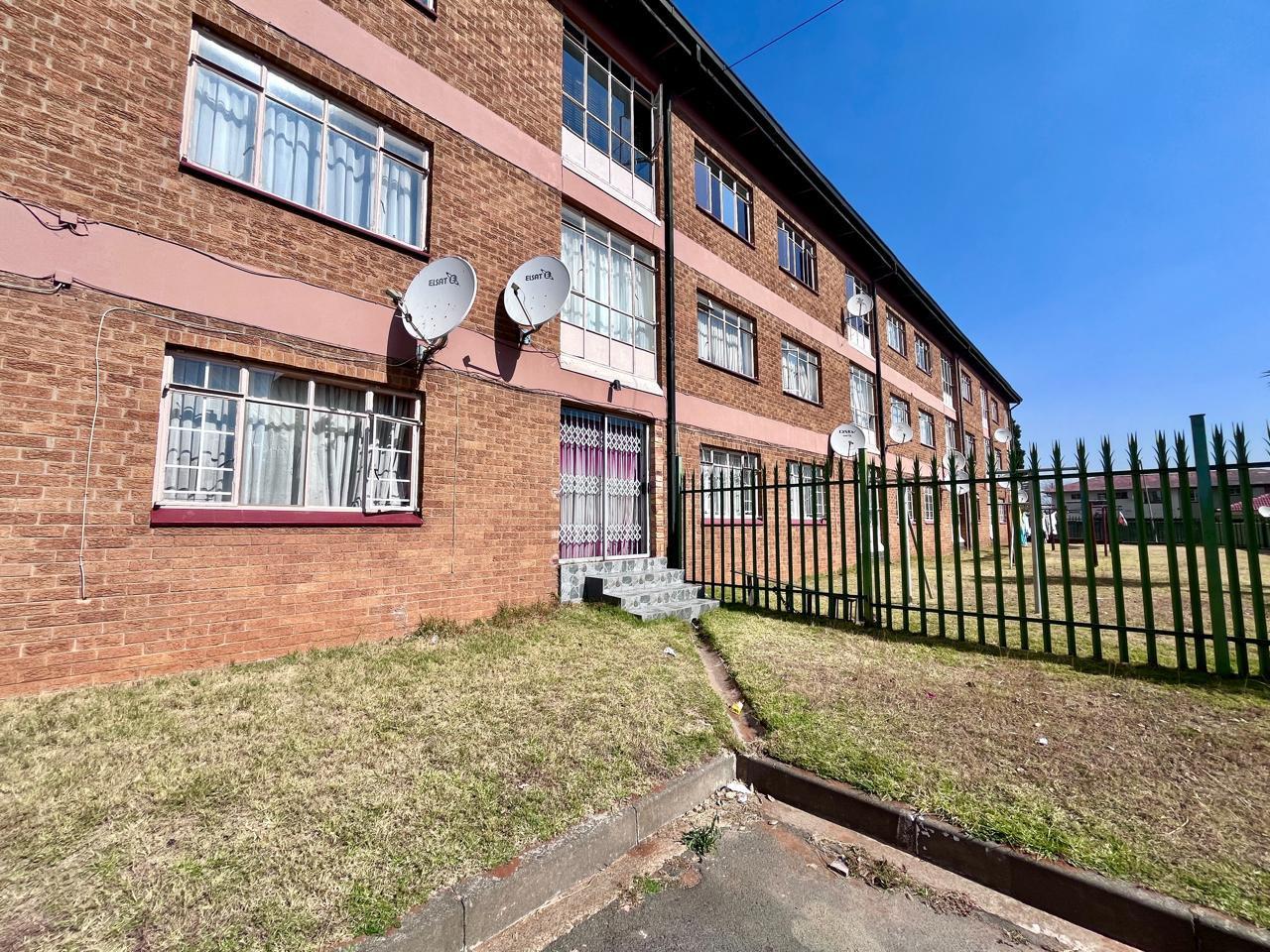 3 Bedroom Apartment / flat for sale in Crown Gardens P24114561887