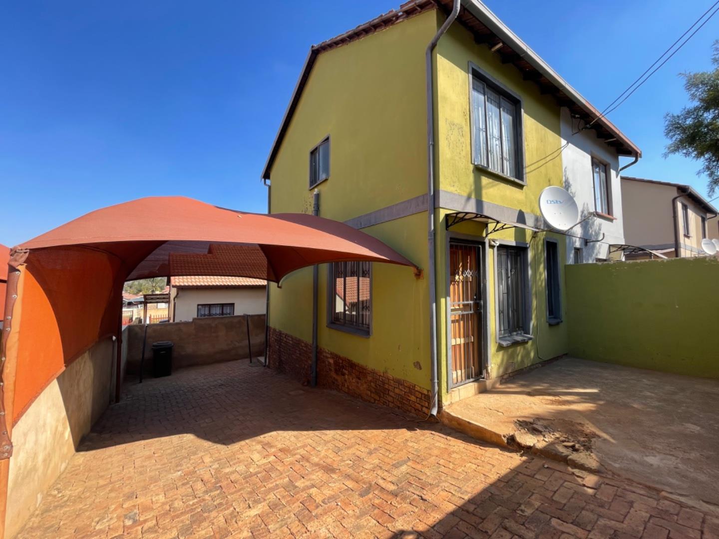 2 Bedroom House for sale in Lotus Gardens P24114562001