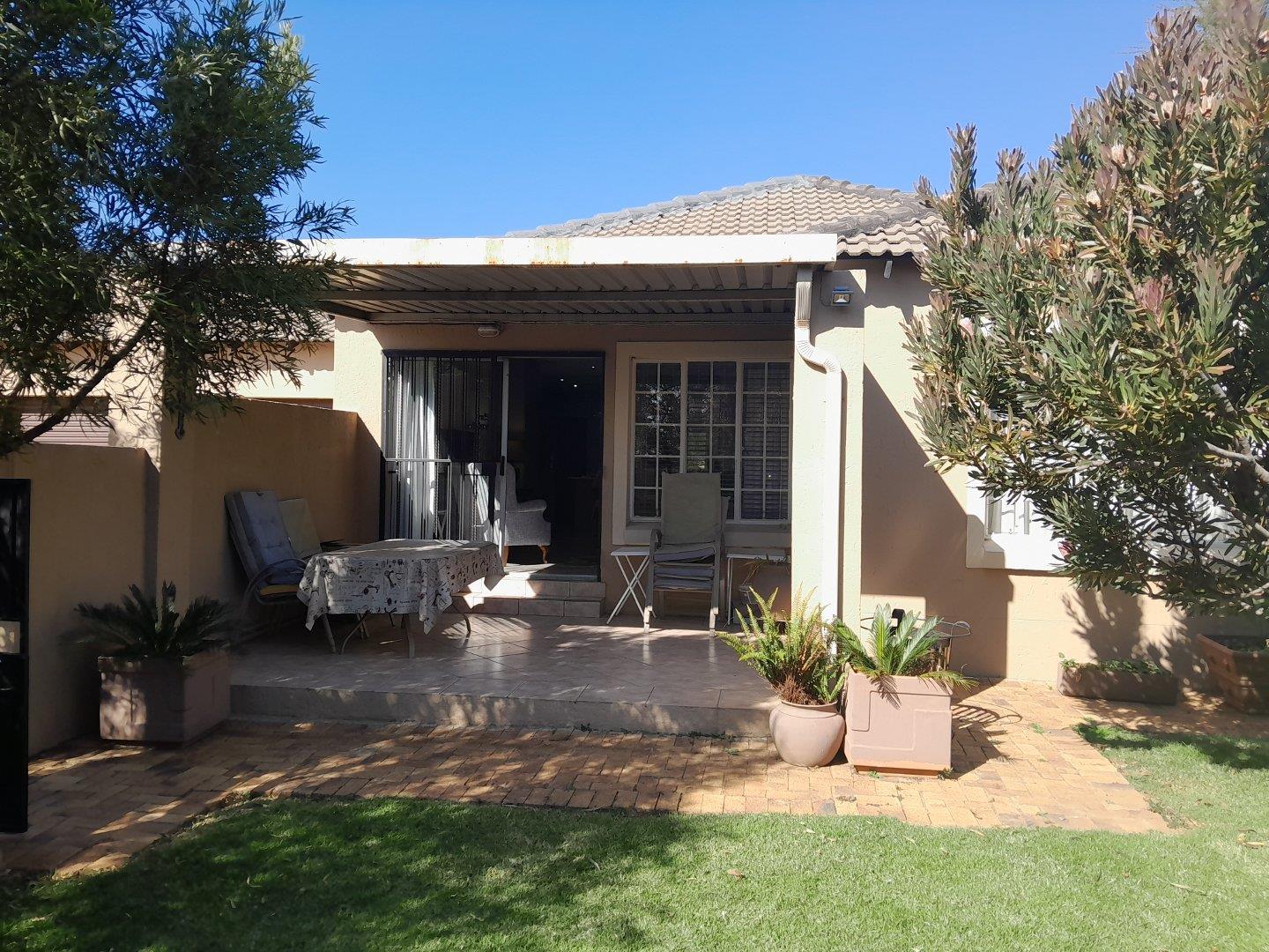 3 Bedroom Townhouse for sale in Honeydew Manor 4 Fairlie Gardens, 10