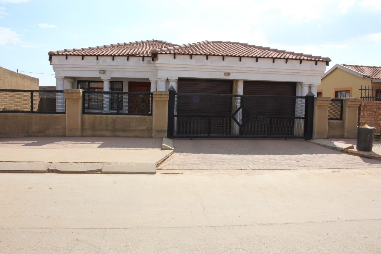 3 Bedroom House for sale in Soshanguve K 871 Sepula Street Block t