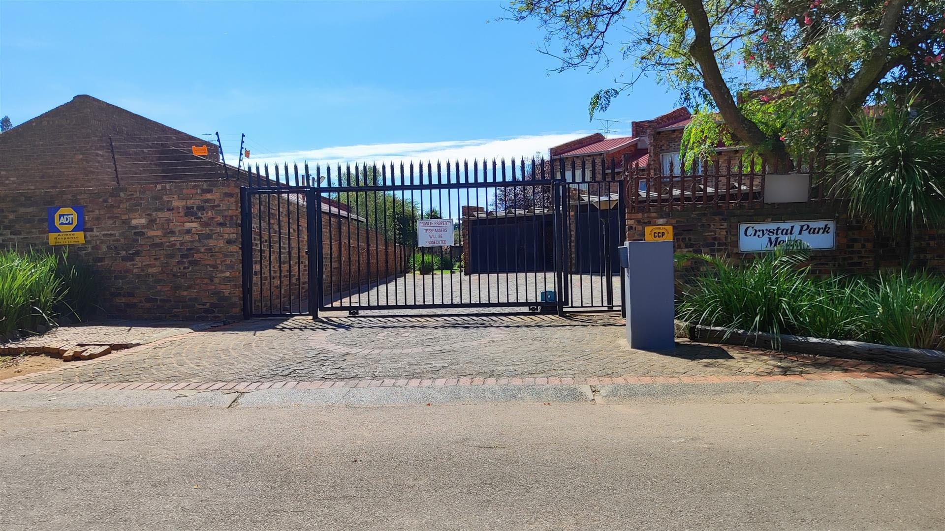 3 Bedroom Townhouse for sale in Crystal Park P24114562891