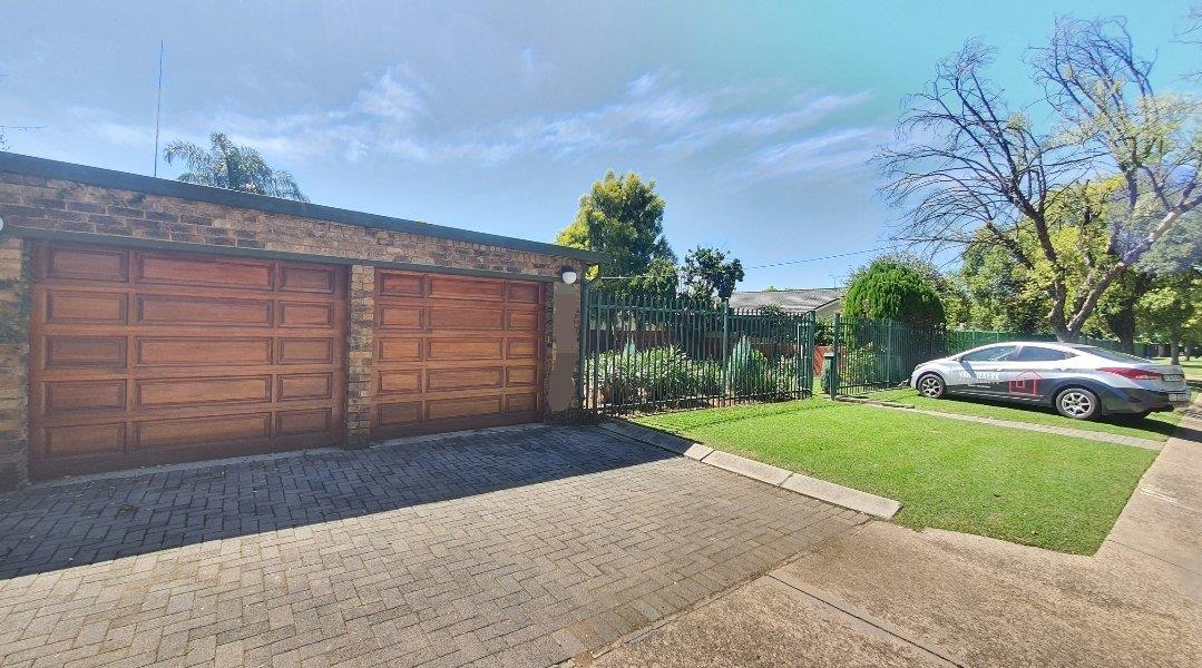 3 Bedroom House for sale in Queenswood P24114563869