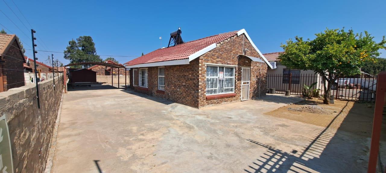 7 Bedroom House for sale in Mmabatho P24114563877