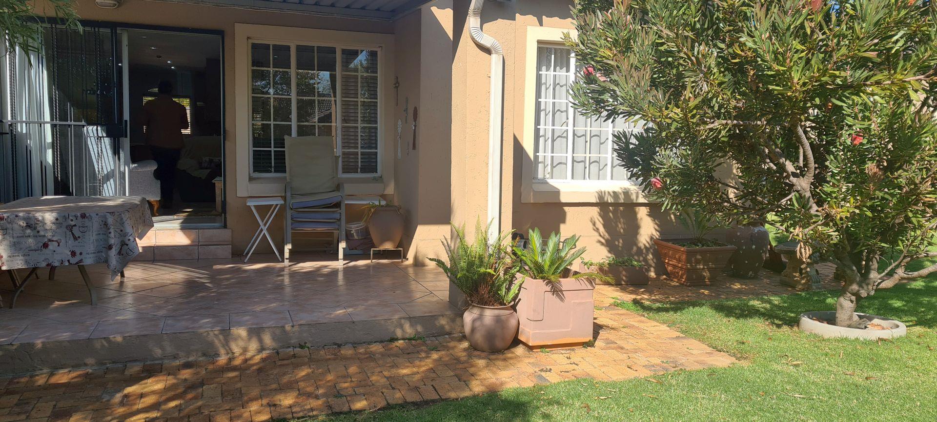 3 Bedroom Townhouse for sale in Honeydew Manor Fairlie Gardens, 8