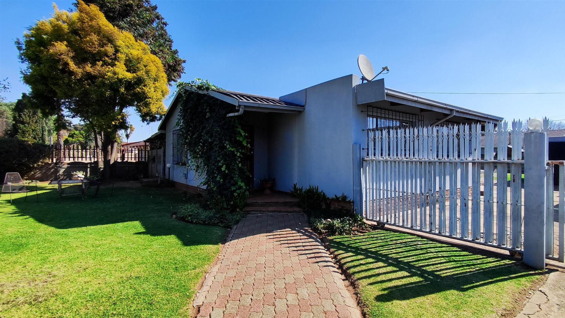 3 Bedroom House for sale in Van Dyk Park P24114565471