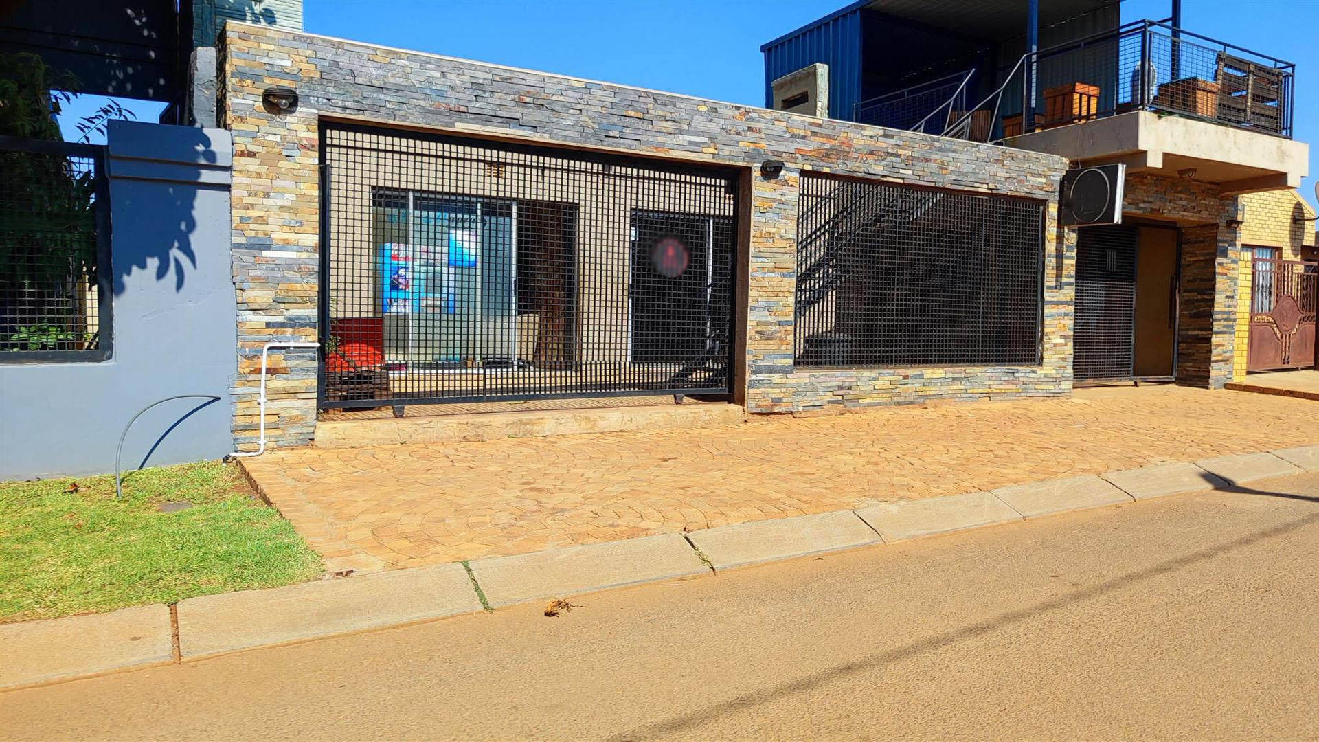 2 Bedroom House for sale in Orange Farm P24114565530