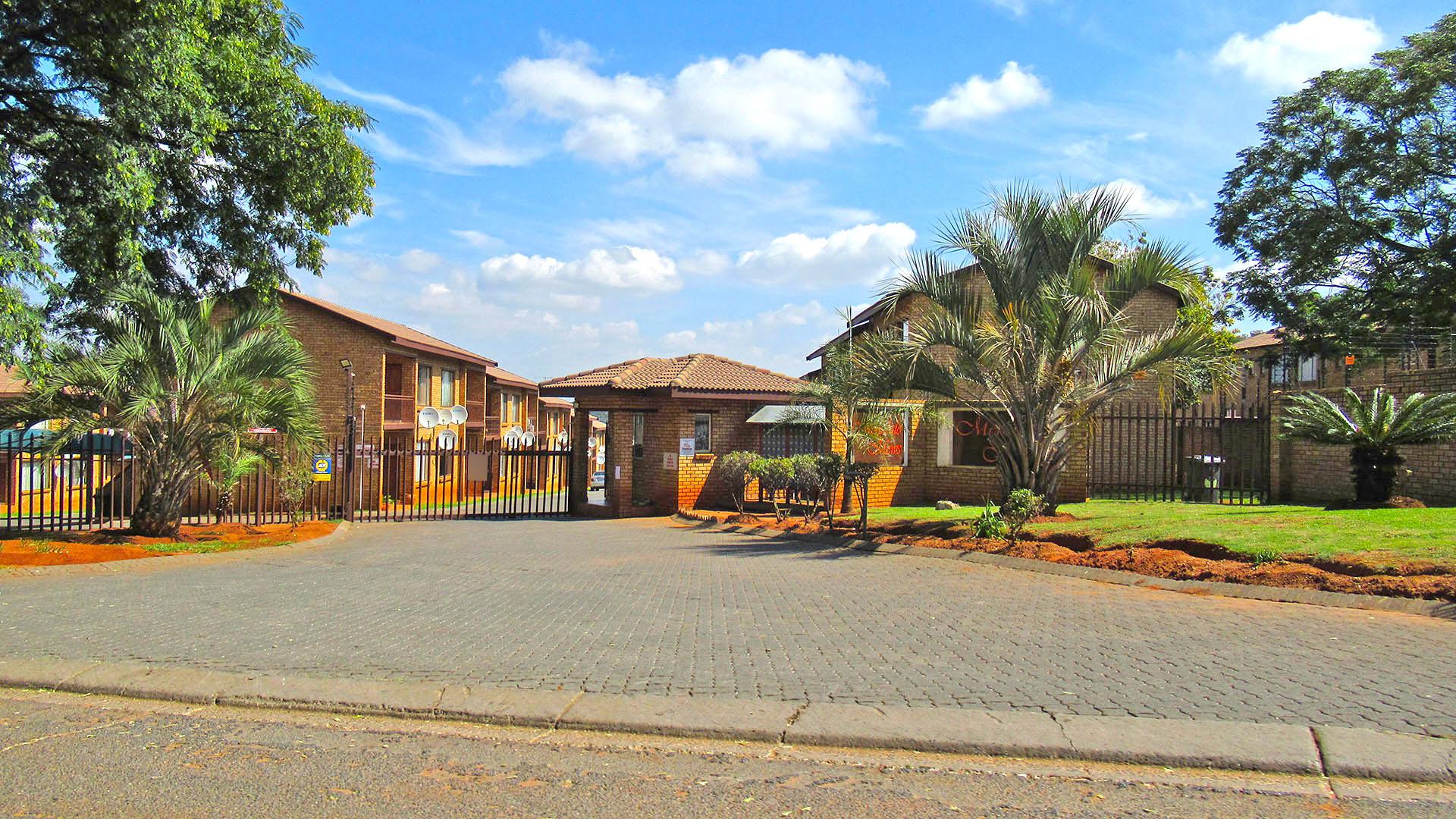 1 Bedroom Townhouse for sale in Meredale P24114565574
