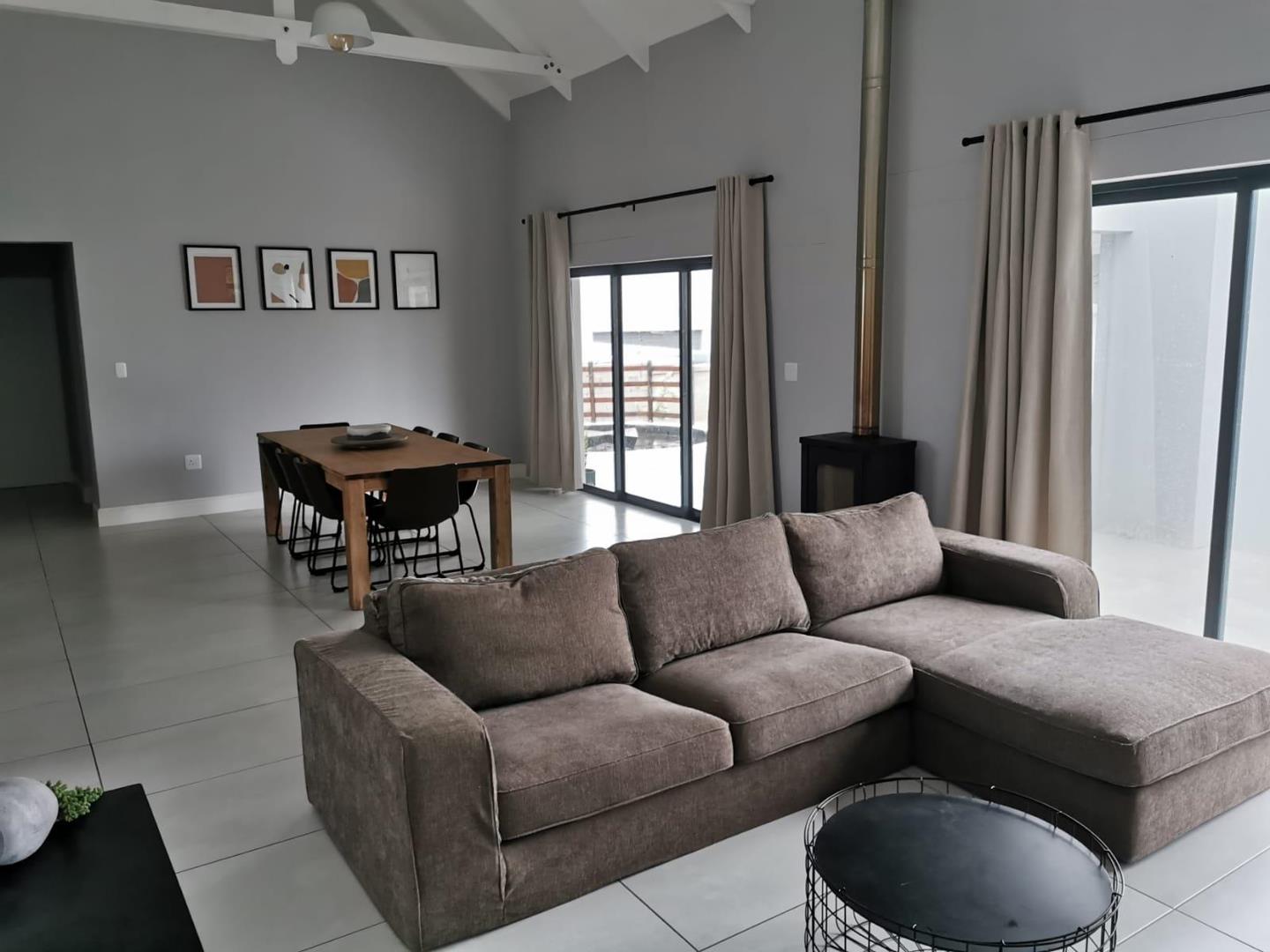 2 Bedroom House for sale in Kraaibosch Manor P24114565581