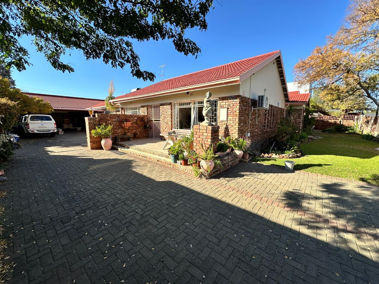 4 Bedroom House for sale in Carters Glen P24114566337