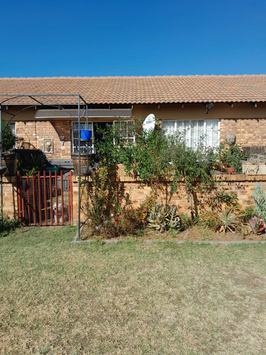 2 Bedroom Apartment / flat for sale in Vaalpark P24114566639