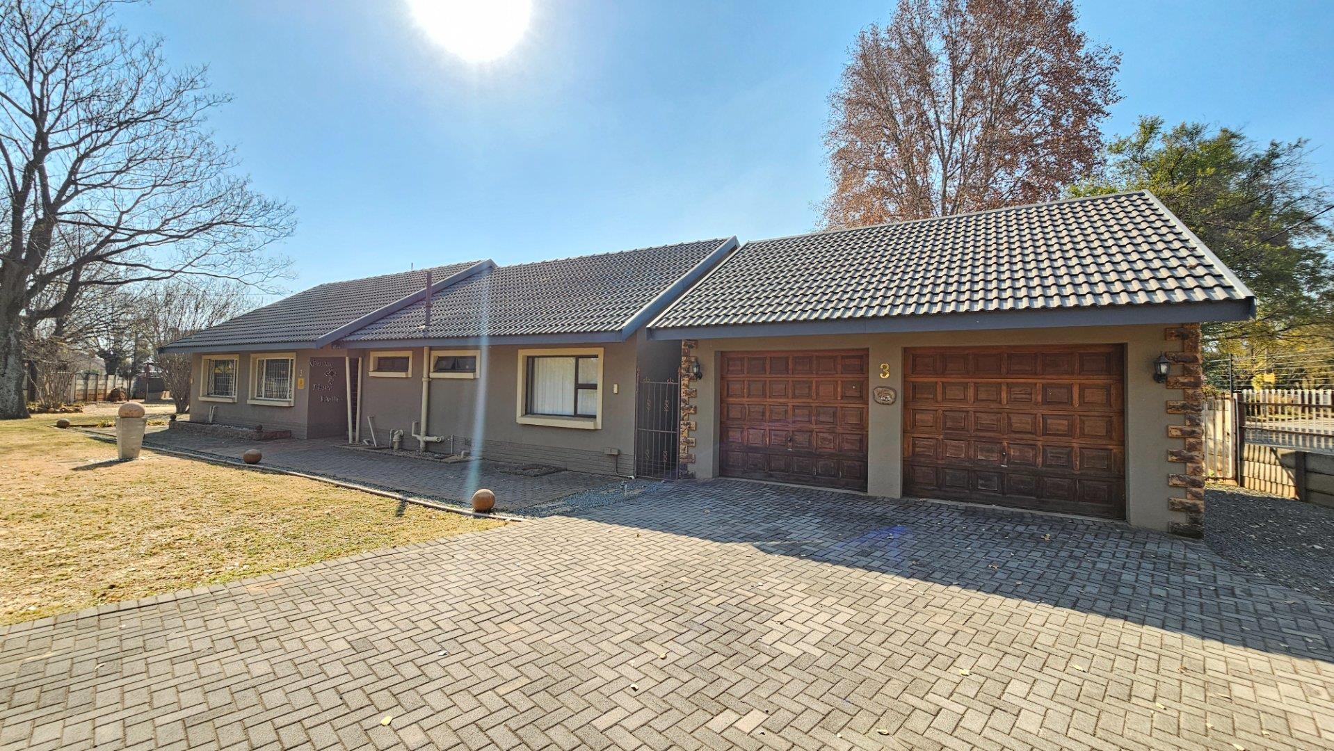 3 Bedroom House for sale in Risiville P24114566795