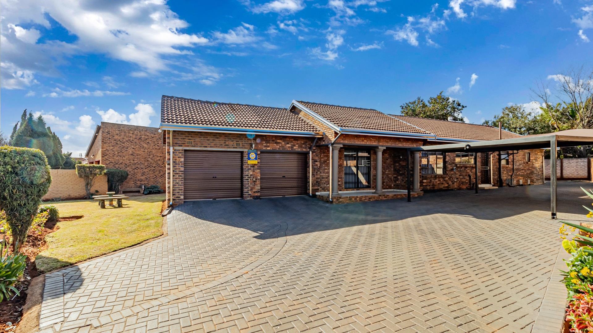 3 Bedroom House for sale in Dawn Park 80 Johaleen Street P24114567477