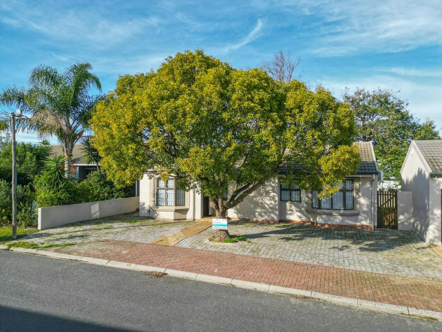 Vredekloof East Property Houses for sale in Vredekloof East