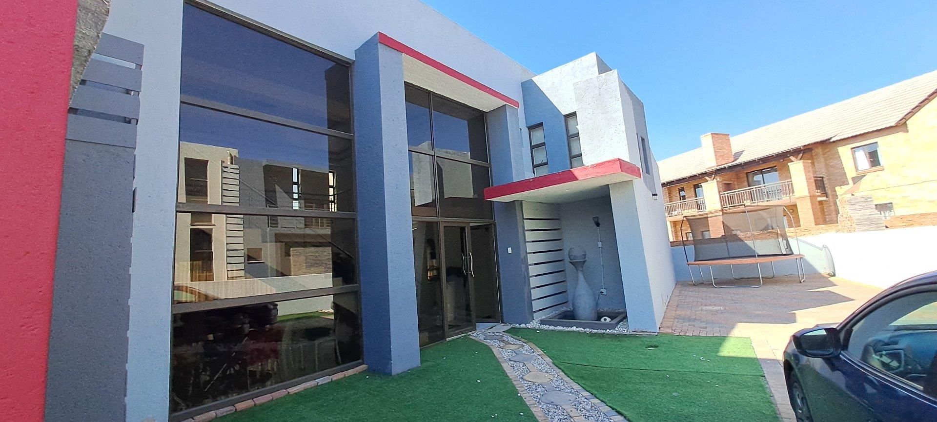 6 Bedroom House to rent in Woodhill Estate P24114570476